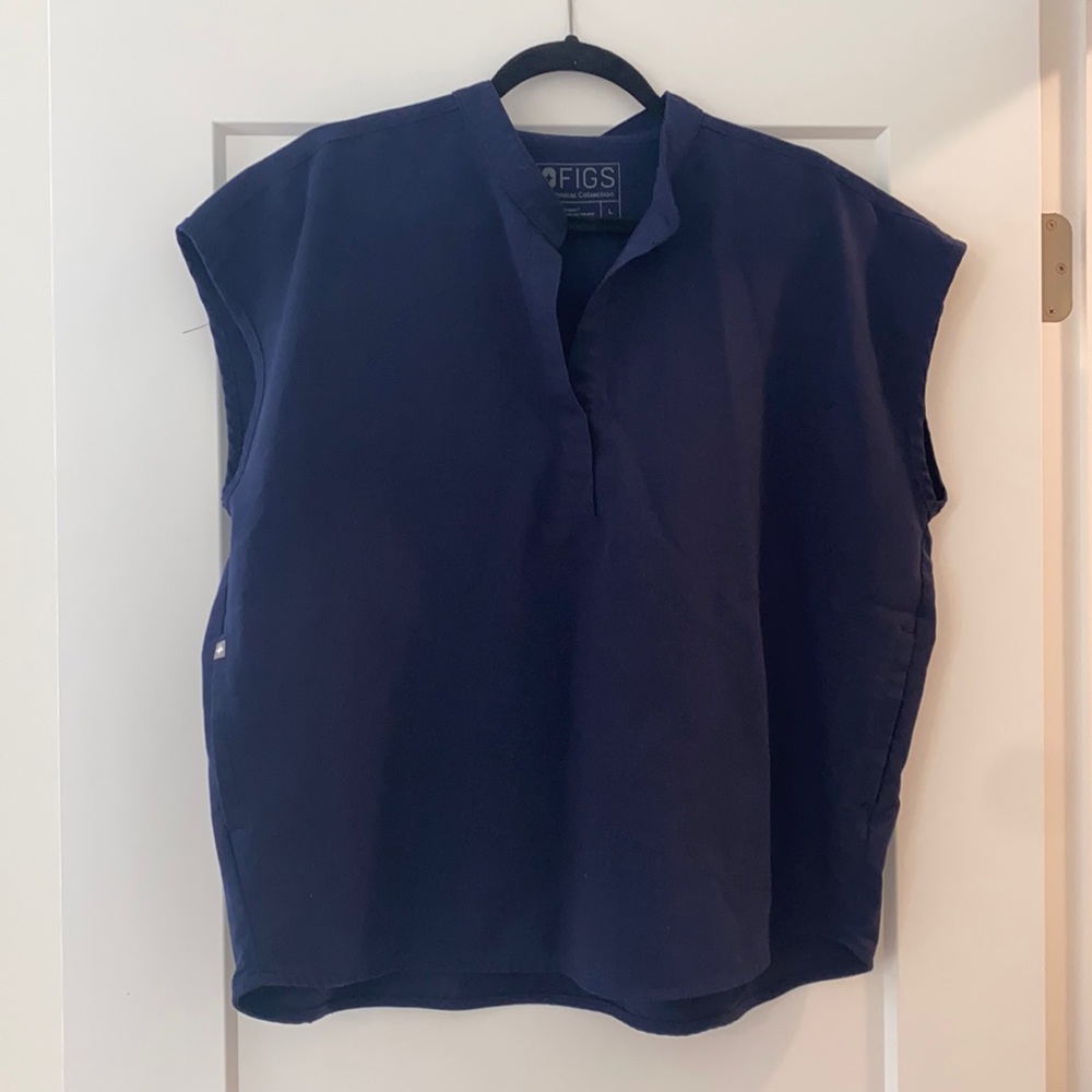 FIGS Rafaela Women’s scrub top size Large Navy